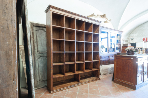 Libreria a giorno ricostruita con legno di abete antico. Margheri Antichità