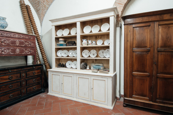 Libreria doppio corpo laccata. Ricostruita con materiale antico. Margheri Antichità