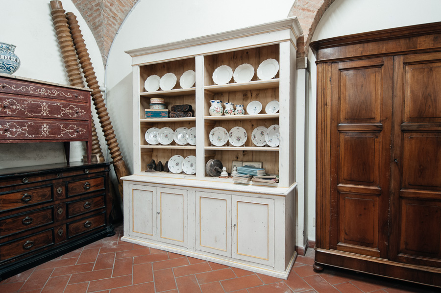 Libreria doppio corpo laccata. Ricostruita con materiale antico. Margheri Antichità