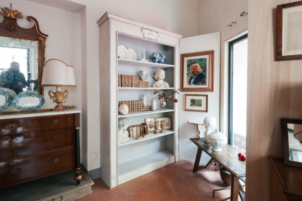 Librerie ricostruire con materiale antico
