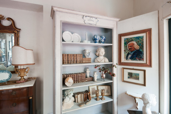 Librerie ricostruire con materiale antico