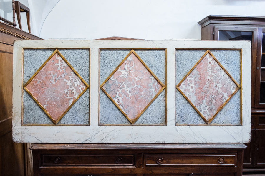 Pannello con decorazione a finto marmo, Toscana 1800. Margheri Antichità