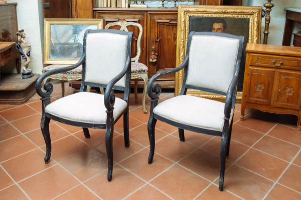 Poltrone in stile ricostruite, laccate in nero. Margheri Antichità