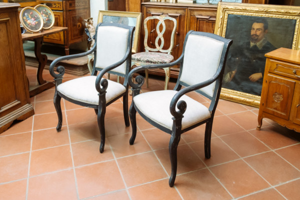 Poltrone in stile ricostruite, laccate in nero. Margheri Antichità