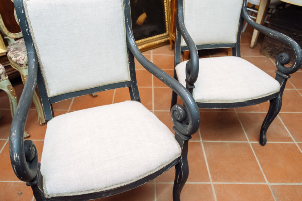 Poltrone in stile ricostruite, laccate in nero. Margheri Antichità