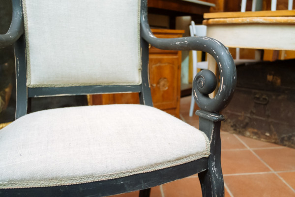 Poltrone in stile ricostruite, laccate in nero. Margheri Antichità