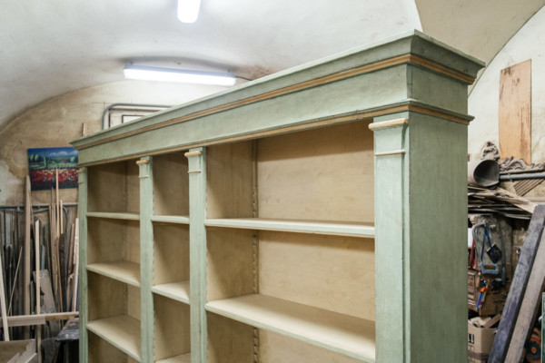 Libreria a giorno, ricostruita su misura con materiale antico. Margheri Antichità