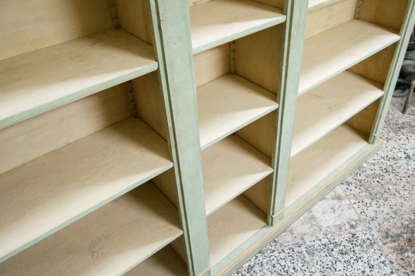 Libreria a giorno, ricostruita su misura con materiale antico. Margheri Antichità