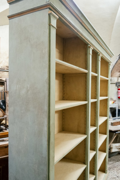 Libreria a giorno, ricostruita su misura con materiale antico. Margheri Antichità