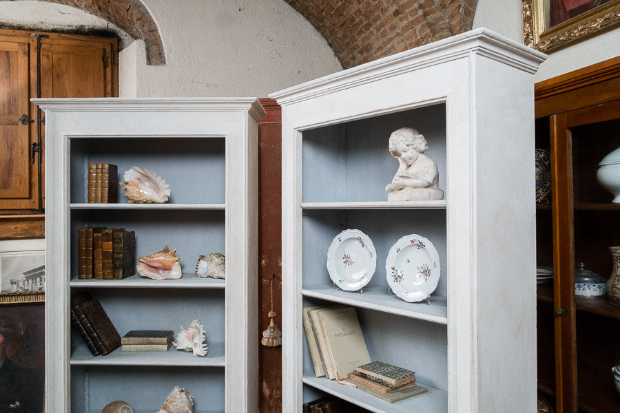 Librerie laccate, ricostruite su misura. Margheri Antichità