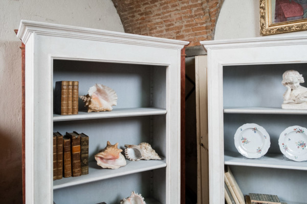 Librerie laccate, ricostruite su misura. Margheri Antichità