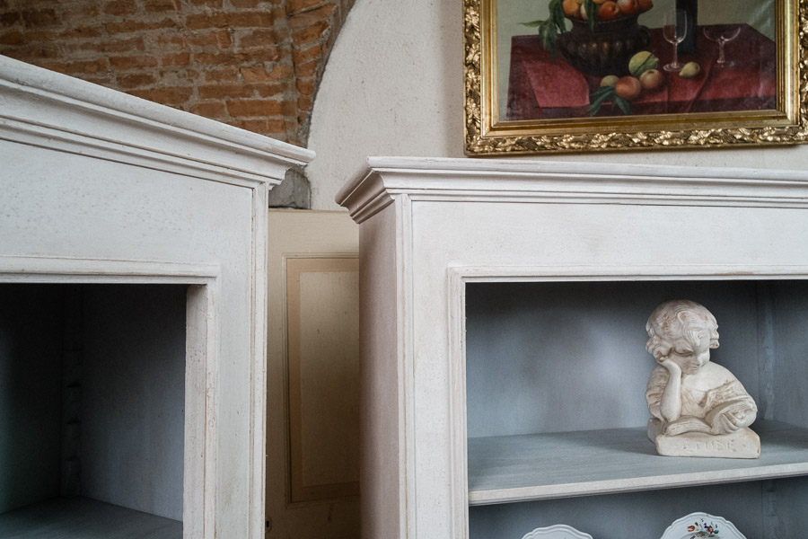 Librerie laccate, ricostruite su misura. Margheri Antichità