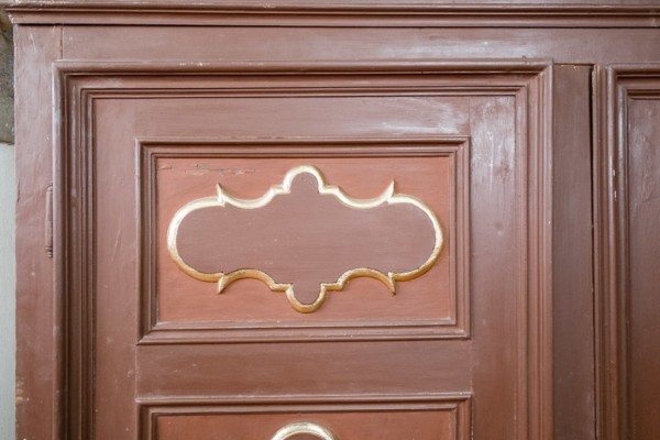 Antico armadio rosso pomepiano, Liguria 1700. Margheri Antichità