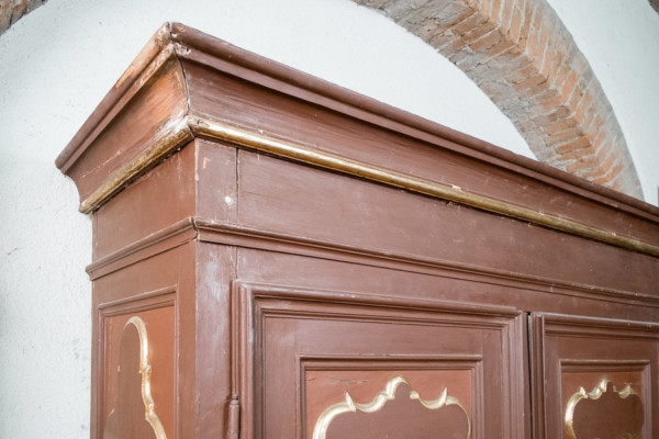 Antico armadio rosso pomepiano, Liguria 1700. Margheri Antichità