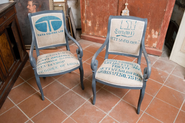 Poltrone laccate ricostruite in stile. Margheri Antichità