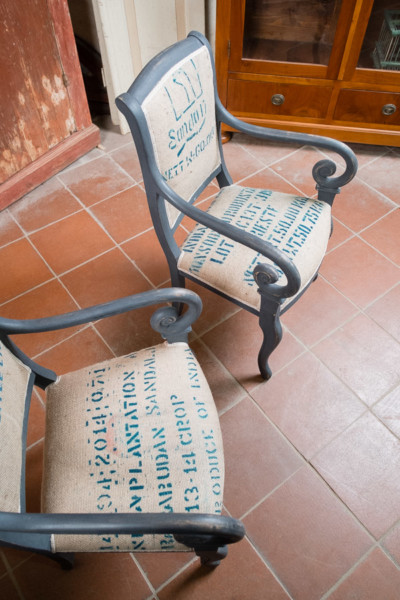 Poltrone laccate ricostruite in stile. Margheri Antichità
