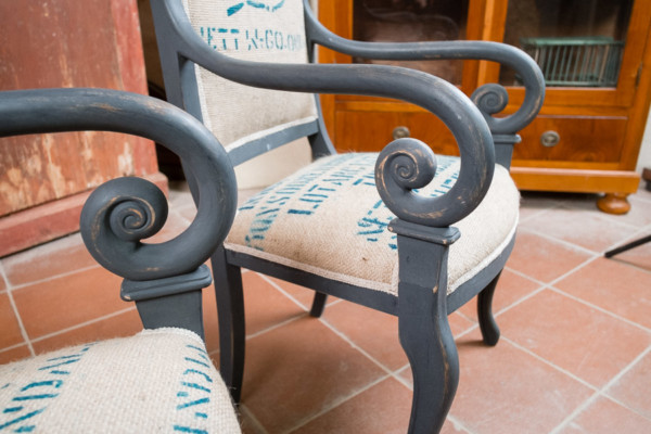 Poltrone laccate ricostruite in stile. Margheri Antichità