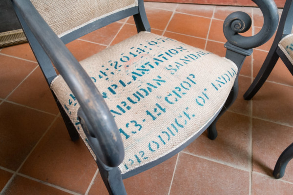 Poltrone laccate ricostruite in stile. Margheri Antichità
