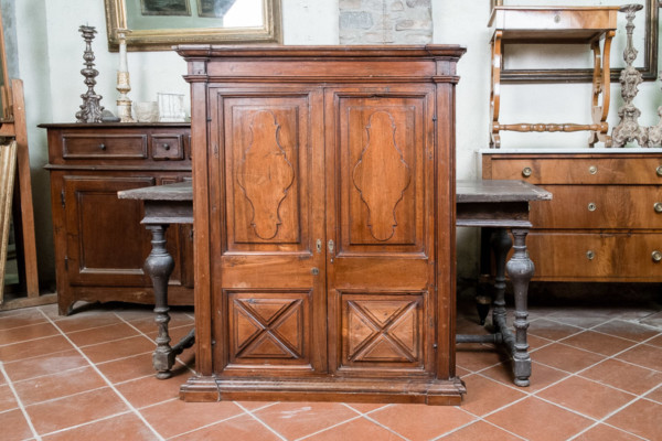 Telaio a muro con sportelli, Piemonte 1700. Margheri Antichità