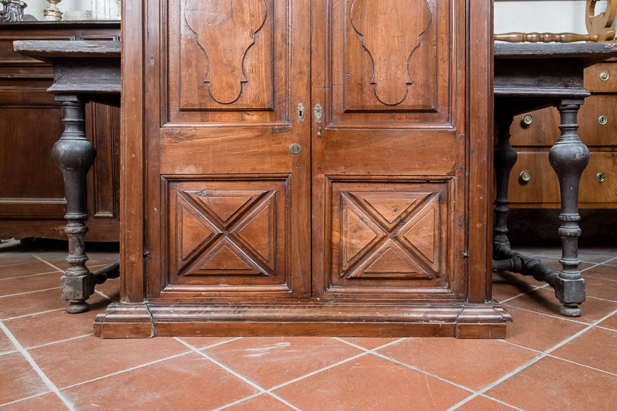 Telaio a muro con sportelli, Piemonte 1700. Margheri Antichità