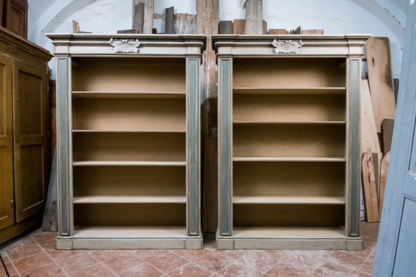 Librerie ricostruite su misura di gusto seicentesco. Margheri Antichità