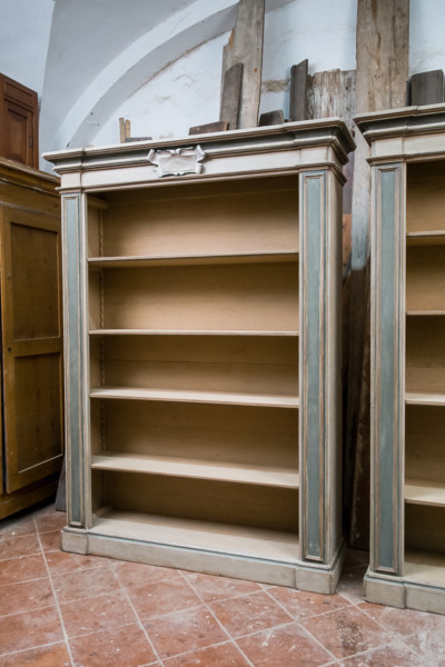 Librerie ricostruite su misura di gusto seicentesco. Margheri Antichità