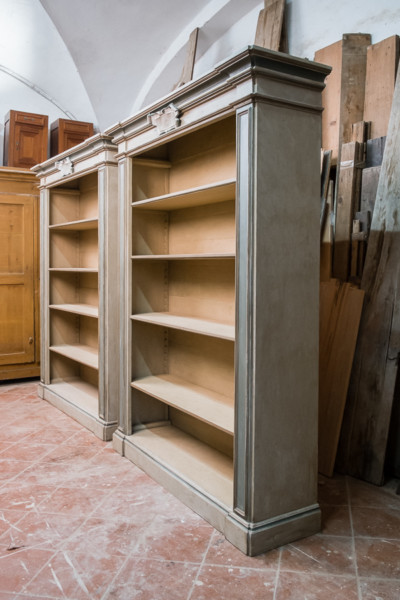 Librerie ricostruite su misura di gusto seicentesco. Margheri Antichità