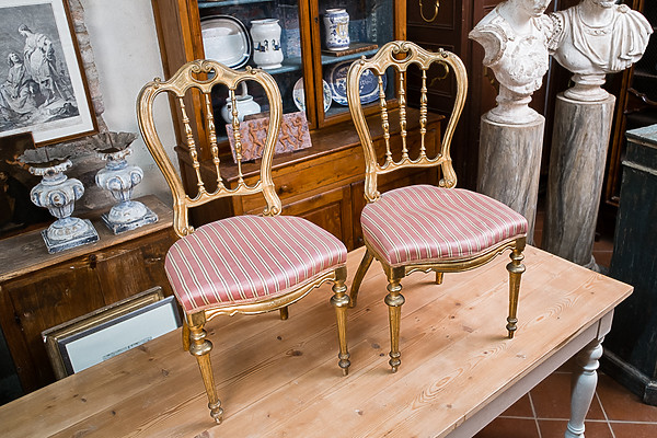 Coppia di sedie dorate, Toscana 1800. Margheri Antichità